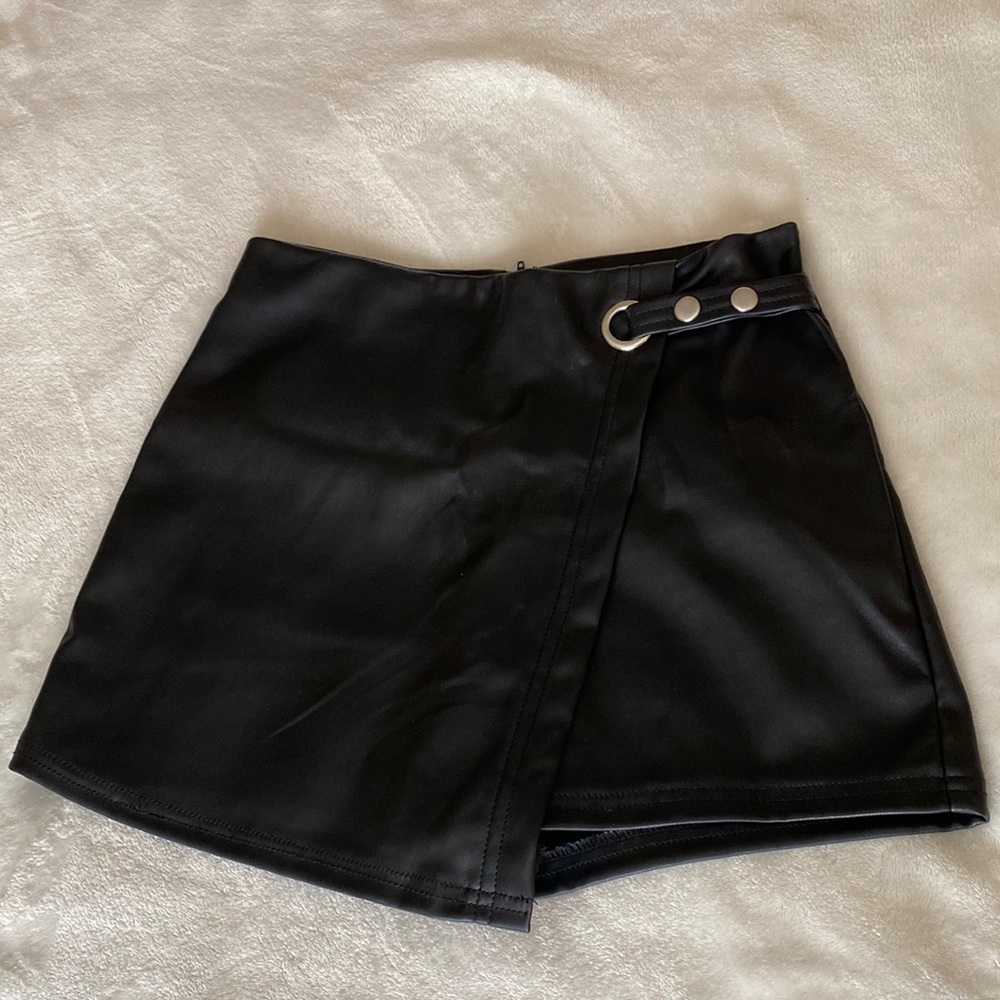 LEATHER SKORT